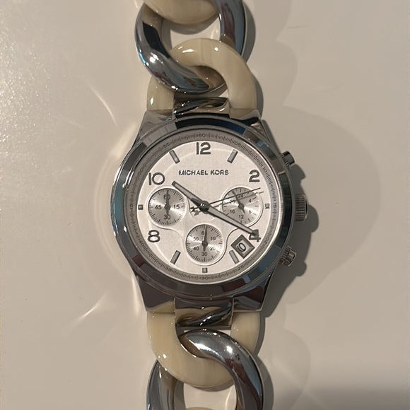 Michael Kora Women’s Chain link watch - Picture 2 of 7